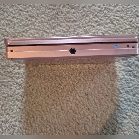 Nintendo 3DS + Games - Picture 6 of 8